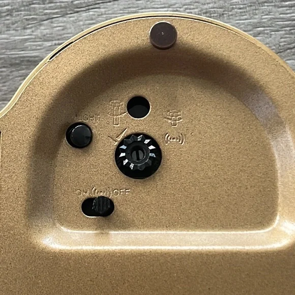 Vintage Linden Alarm Clock - Picture 9 of 14